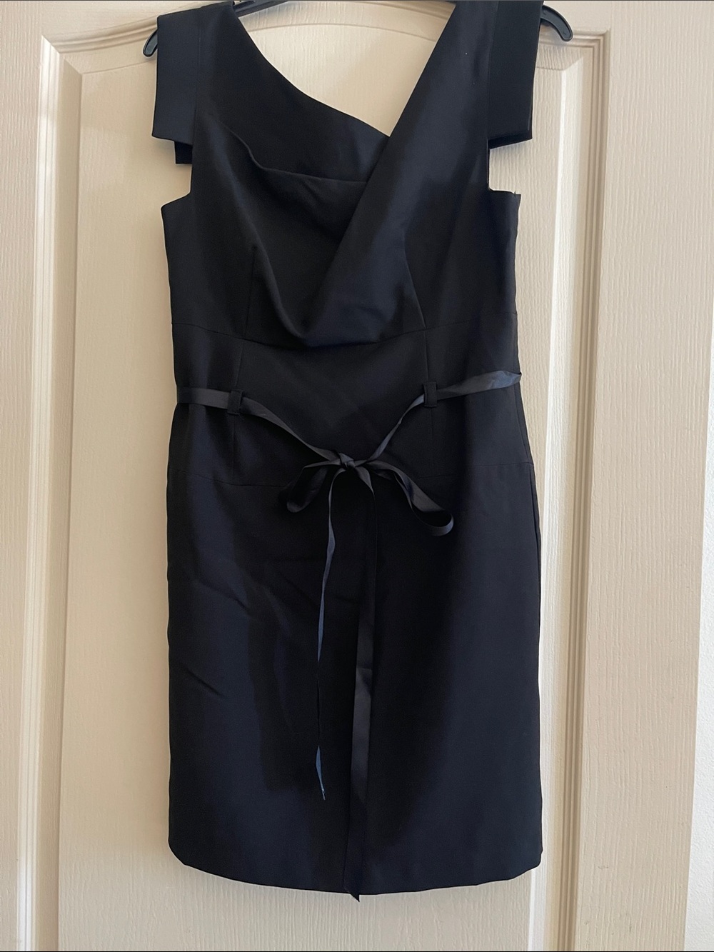 Theme One-Shoulder Black Cocktail Sheath Dress